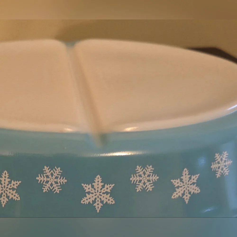 Vintage Pyrex Turquoise Blue Snowflake 1-1/2 Quart Divided Casserole Dish No Lid